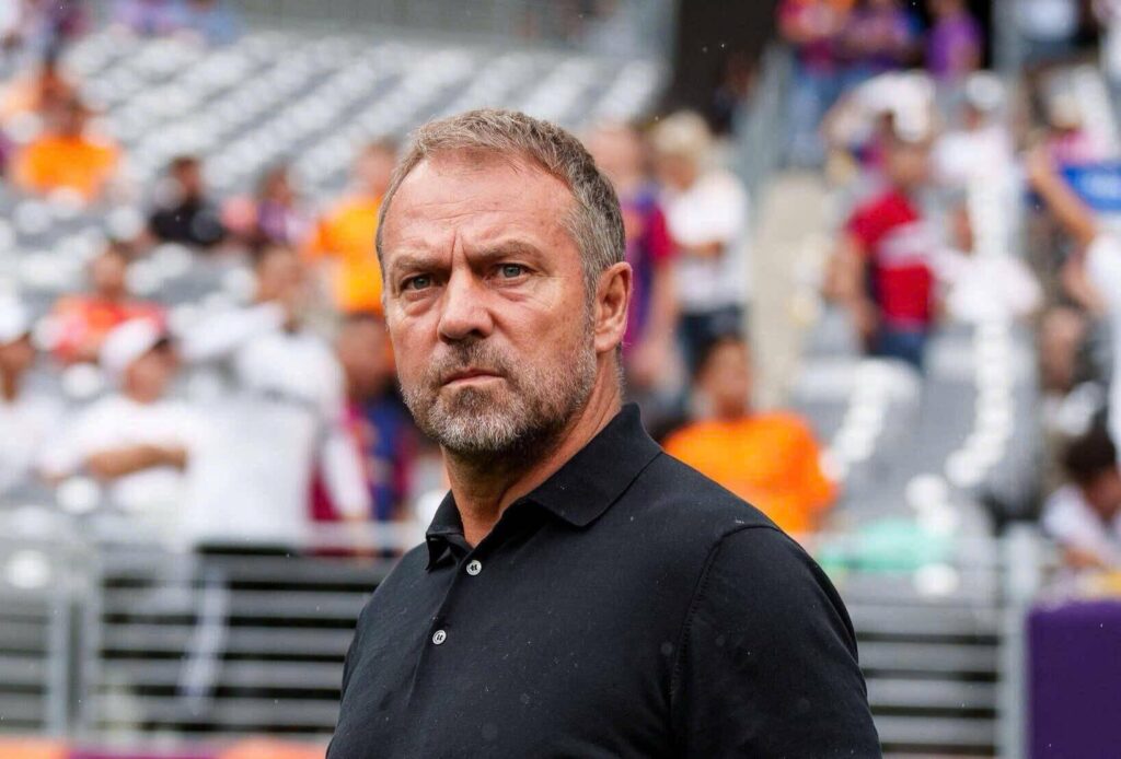 Barca gửi thông điệp động viên Anthony Gordon sau quyết định phũ phàng từ Hansi Flick 9 Anthony Gordon trên sân tập trong màu áo CLB
