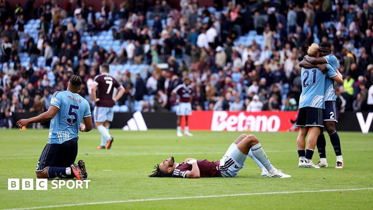 Nóng cuộc chiến Ngoại Hạng Anh: Aston Villa và Tottenham quyết đấu thoát khủng hoảng 1 Cầu thủ Tottenham Hotspur và Aston Villa tranh chấp bóng quyết liệt tại Ngoại Hạng Anh