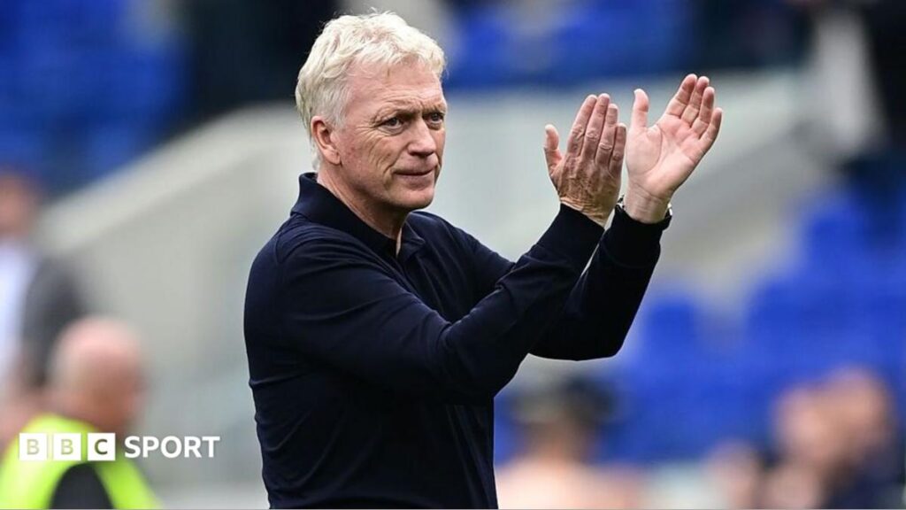 David Moyes yêu cầu Everton vươn lên tầm cao mới nhưng cấm nói chuyện châu Âu 4 David Moyes chỉ đạo các cầu thủ Everton trong trận đấu tại Ngoại Hạng Anh