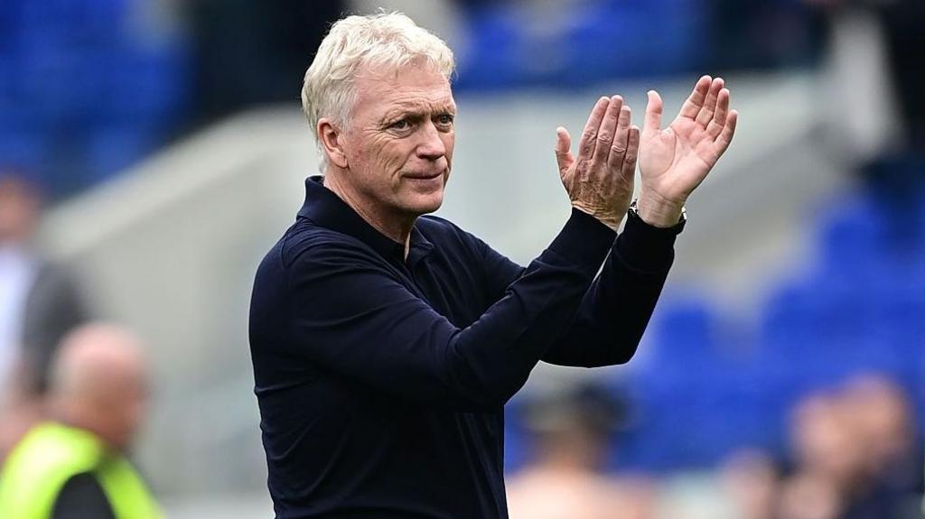 David Moyes yêu cầu Everton vươn lên tầm cao mới nhưng cấm nói chuyện châu Âu 2 David Moyes chỉ đạo các cầu thủ Everton trong trận đấu tại Ngoại Hạng Anh (Hình ảnh trận đấu 2)