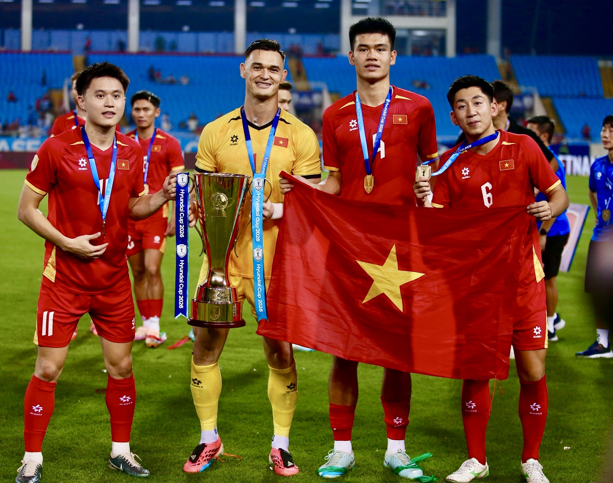 Đinh Quang Kiệt: Từ 'cậu bé' bị lãng quên đến người cầm cờ tại ASIAD 2026 3 Đinh Quang Kiệt trung vệ U23 Việt Nam vinh dự cầm cờ tại ASIAD 2026 (Hình ảnh trận đấu 3)