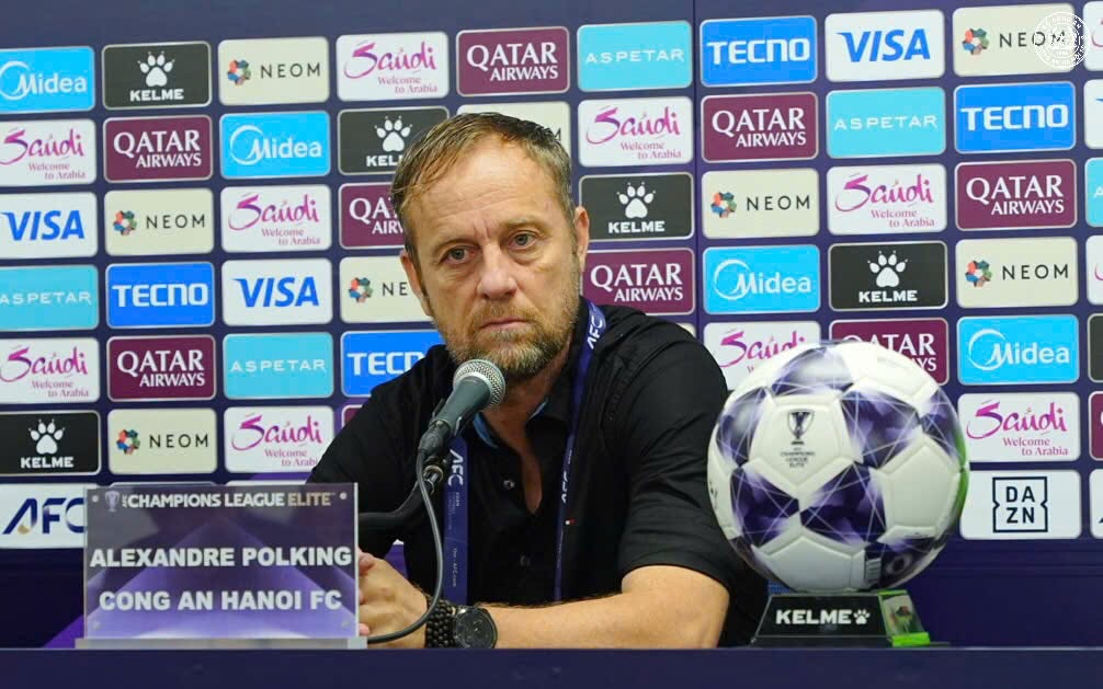 FIFA phạt nặng CLB CAHN: VFF gửi thư khẩn yêu cầu trả nợ Brazil 9 Ban lãnh đạo CLB CAHN đối mặt án phạt từ FIFA liên quan đến tranh chấp tài chính cầu thủ Brazil