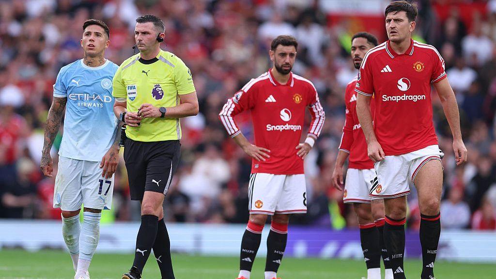 Tranh cãi VAR derby Manchester: Áp lực thời gian và hệ lụy bóng đá Anh 2 Erling Haaland an mung ban thang trong tran derby Manchester tai Ngoai hang Anh (Hình ảnh trận đấu 2)