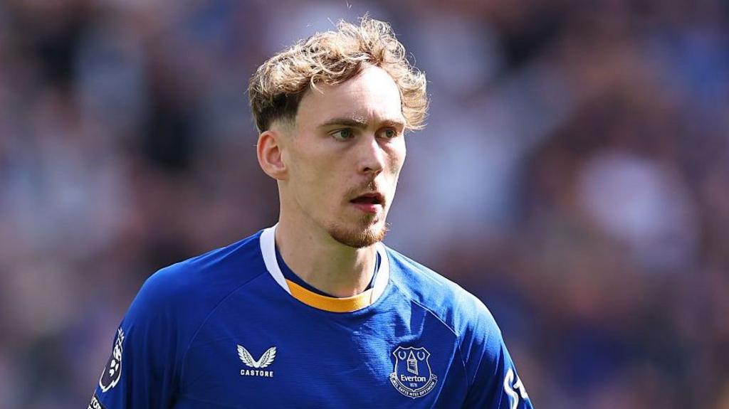 James Garner - Trái tim tuyến giữa và bệ phóng thành công của Everton 1 James Garner tiền vệ trụ cột của Everton thi đấu ấn tượng tại Ngoại Hạng Anh