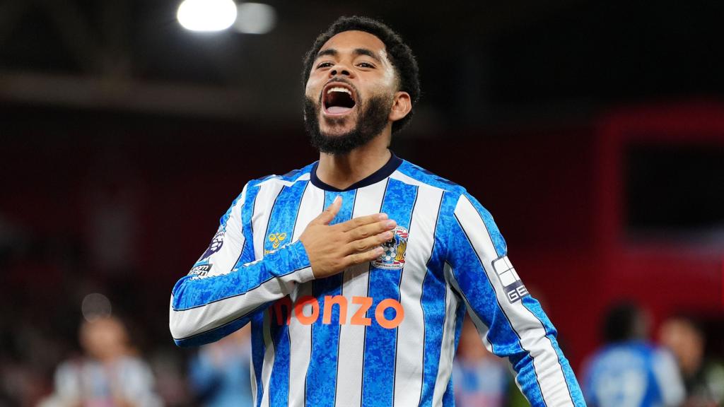 Jay Dasilva ăn mừng bàn thắng lịch sử cho Coventry City trước Nottingham Forest (Hình ảnh trận đấu 2)