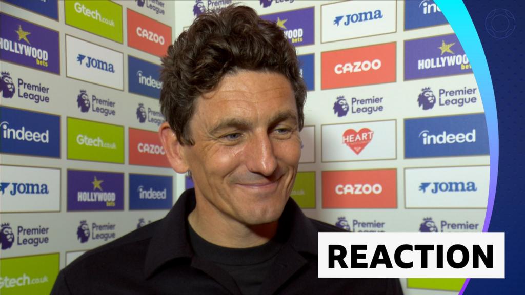 Keith Andrews ăn mừng chiến thắng lịch sử của Brentford trước Chelsea tại Ngoại Hạng Anh (Hình ảnh trận đấu 2)