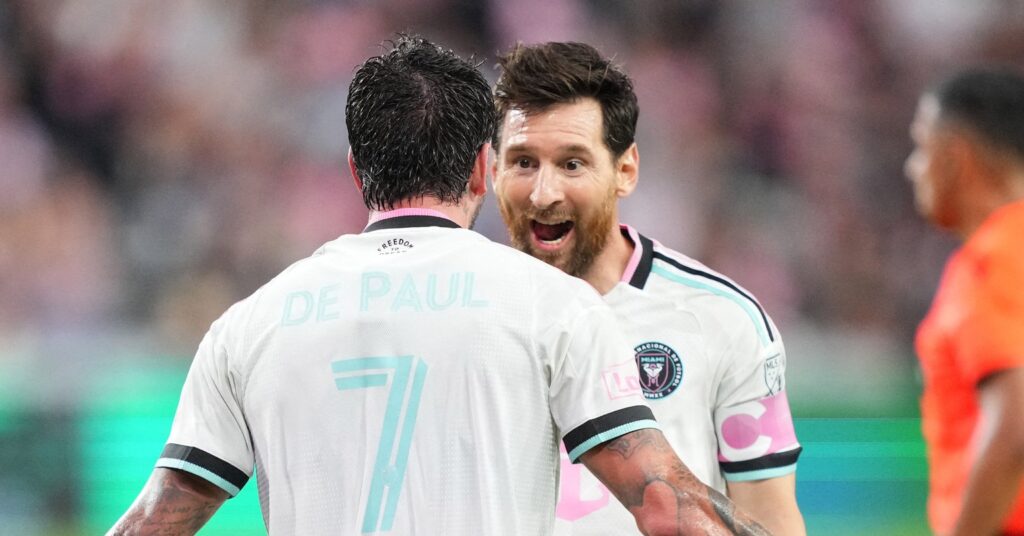 Lionel Messi bay người đánh đầu ghi bàn giúp Inter Miami vô địch Campeones Cup