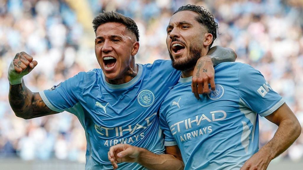 Man City tận hưởng 24 giờ hoàn hảo để gây áp lực lớn lên Arsenal 2 Pep Guardiola chỉ đạo các cầu thủ Manchester City trong buổi tập chuẩn bị cho giai đoạn khốc liệt của Ngoại Hạng Anh (Hình ảnh trận đấu 2)