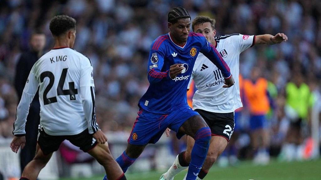 Bàn thắng phút chót của Cunha giúp MU thoát hiểm trước Fulham 2 Matheus Cunha ăn mừng bàn thắng muộn giúp MU hòa Fulham tại Ngoại Hạng Anh (Hình ảnh trận đấu 2)