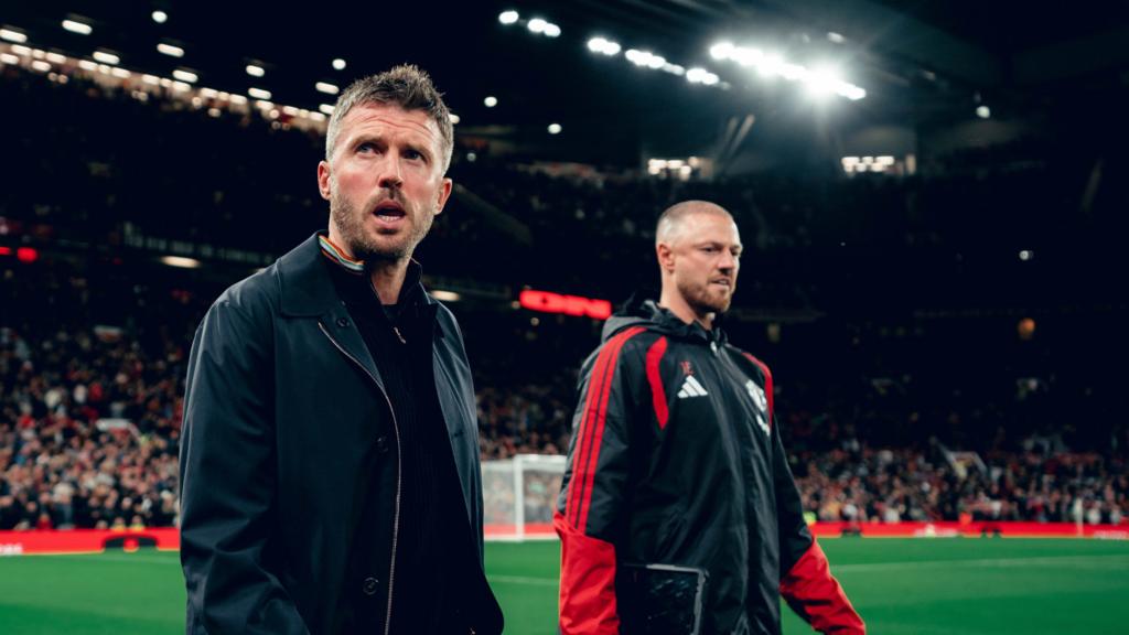 Michael Carrick va ap luc ngam tai Manchester United: Con duong nao cho Quy do? 5 HLV Michael Carrick dung tren san dau Ngoai Hang Anh voi ve mat lo au (Hình ảnh trận đấu 5)