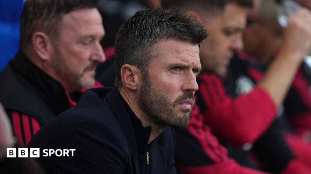 Michael Carrick phát biểu trước truyền thông về Manchester United tại Ngoại Hạng Anh