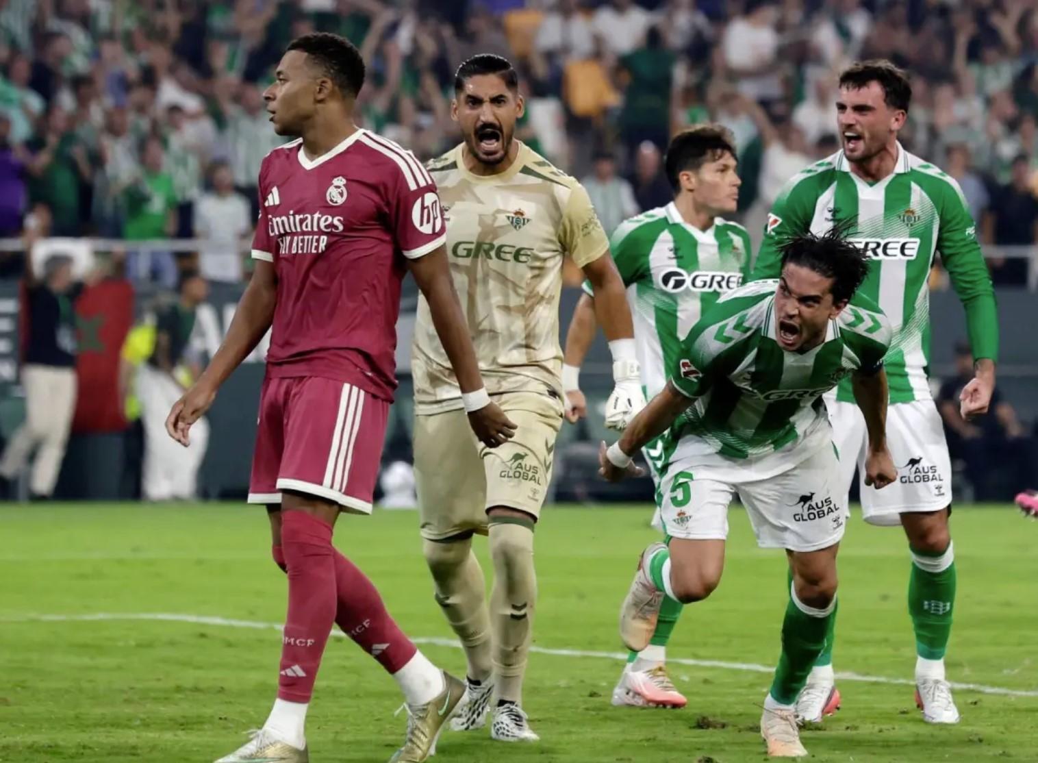Real Madrid TV tố cáo La Liga và RFEF có kế hoạch chống lại Real 1 Kênh truyền hình Real Madrid TV phát sóng cáo buộc La Liga và RFEF chống lại đội bóng Hoàng gia