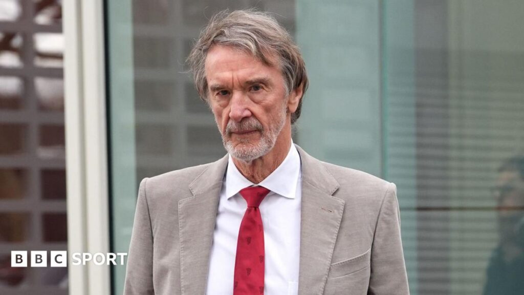 Cơn địa chấn hậu trường MU: Nhóm cổ động viên đòi Sir Jim Ratcliffe từ chức 10 Sir Jim Ratcliffe đứng trước sức ép lớn từ người hâm mộ Manchester United