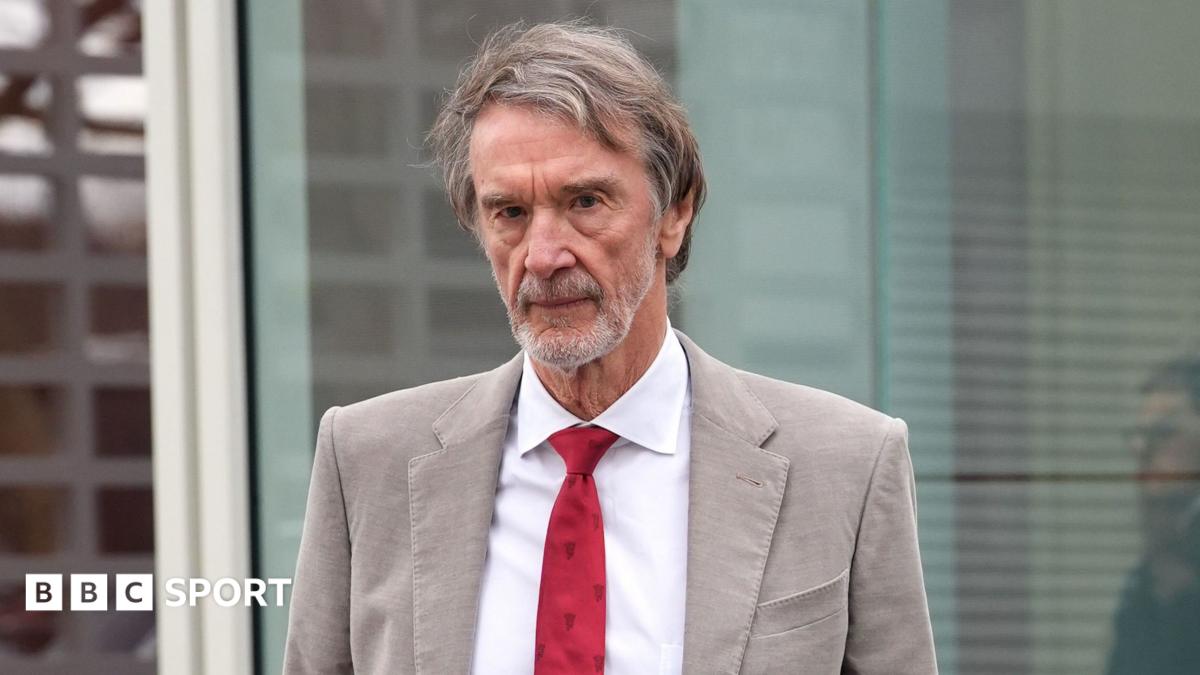 Cơn địa chấn hậu trường MU: Nhóm cổ động viên đòi Sir Jim Ratcliffe từ chức 1 Sir Jim Ratcliffe đứng trước sức ép lớn từ người hâm mộ Manchester United